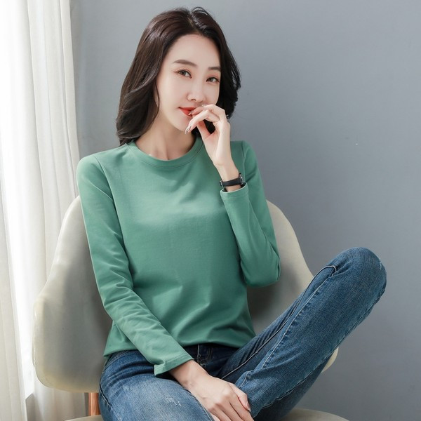 Puhas ovaalse kaelusega naistepluus