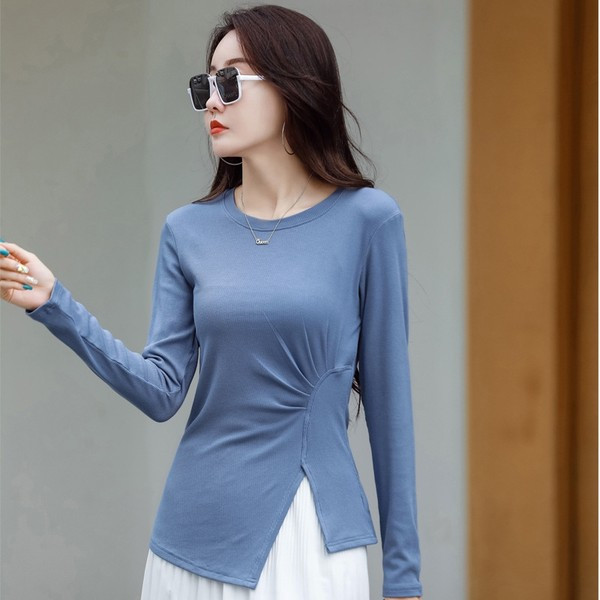 Bluză de damă modernă cu mâneci lungi și cu fantă laterală