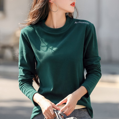 Bluză de damă cu decolteu O și inscripții brodate