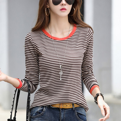 Naiste triibuline ovaalse kaelusega pluus