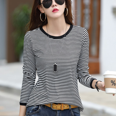 Naiste triibuline ovaalse kaelusega pluus