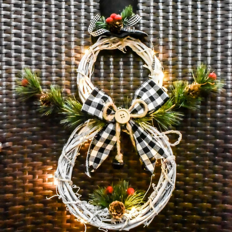 Jõulud rotangist ring LED-valgustid ruuduline vibu männinõel punased marjad seina pärg jõuluukse riputatav lumememme vanik peo jaoks