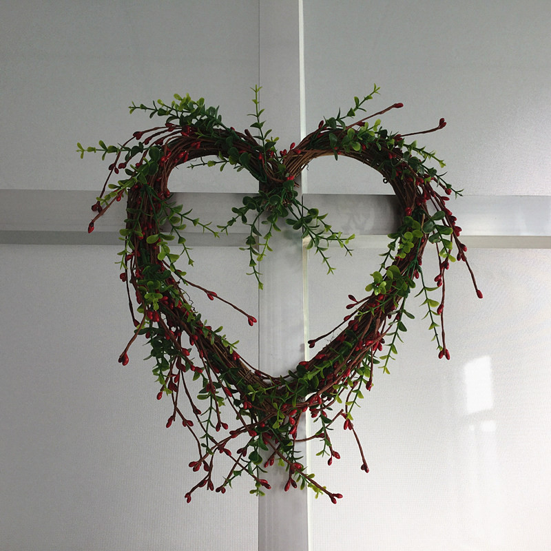 Umjetna crvena mini bobica Vijenac u obliku srca Breskva Srce Zeleni biljni vijenac Vjenčanje Viseća dekoracija za vrata Zidna dekoracija