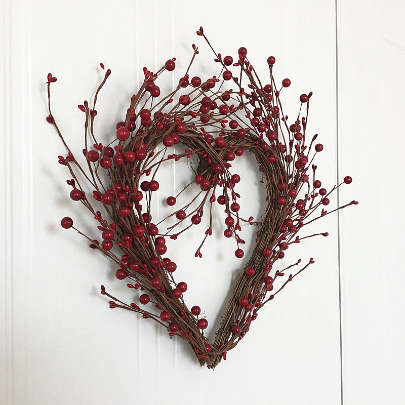 40 εκ. Τεχνητό στεφάνι από κουκούτσι κόκκινου φρούτου σε σχήμα καρδιάς Διακοσμητικό Χριστουγεννιάτικο στεφάνι πόρτας από μπαστούνι