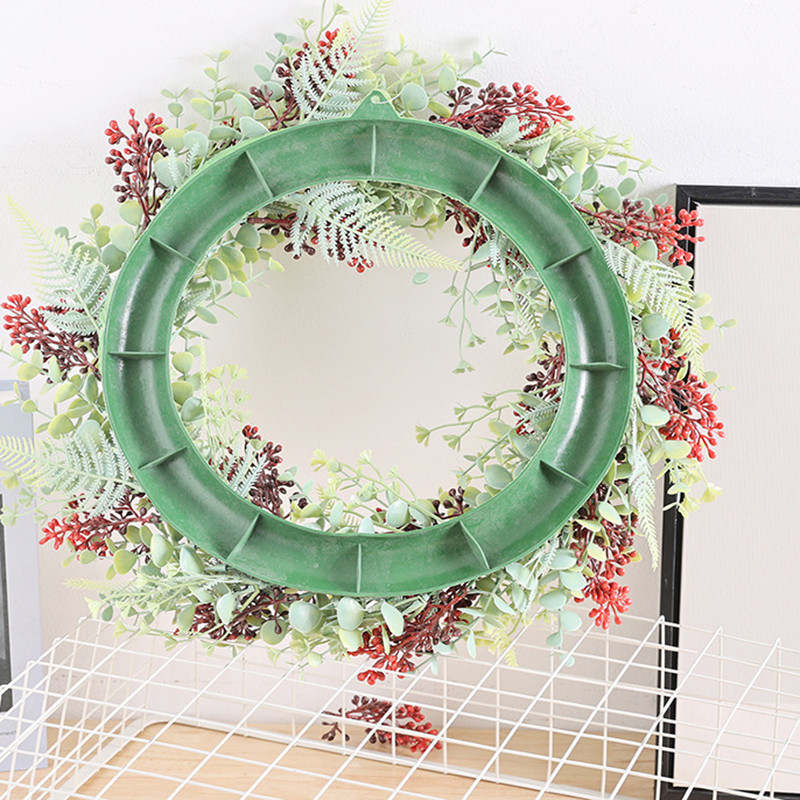 Coroană de Crăciun Conă de pin artificială Ghirlandă cu fructe de pădure roșii Ornamente agățate Decorații de perete pentru ușa din față Coroană de pom de Crăciun Fericit