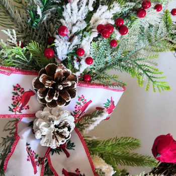 Коледни венци за входна врата Червен и бял гирлянд с папийонка птица от шишарка за домашен декор Ваканционен прозорец на стената на селска къща