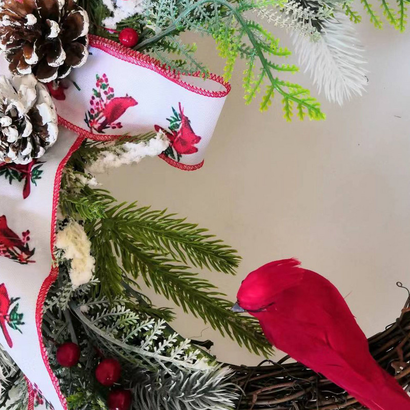 Ziemassvētku vainagi priekšdurvju sarkanbaltsarkanai vītnei ar priežu čiekuru tauriņu mājas dekorēšanai brīvdienu lauku mājas sienas logam