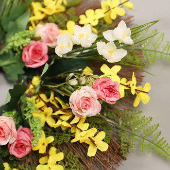 Ανοιξιάτικο στεφάνι για μπροστινή πόρτα - Πολύχρωμο λουλουδάτο στεφάνι με τριαντάφυλλο, χειμωνιάτικο γιασεμί, μαργαρίτα και φτέρες για διακόσμηση τοίχου γάμου