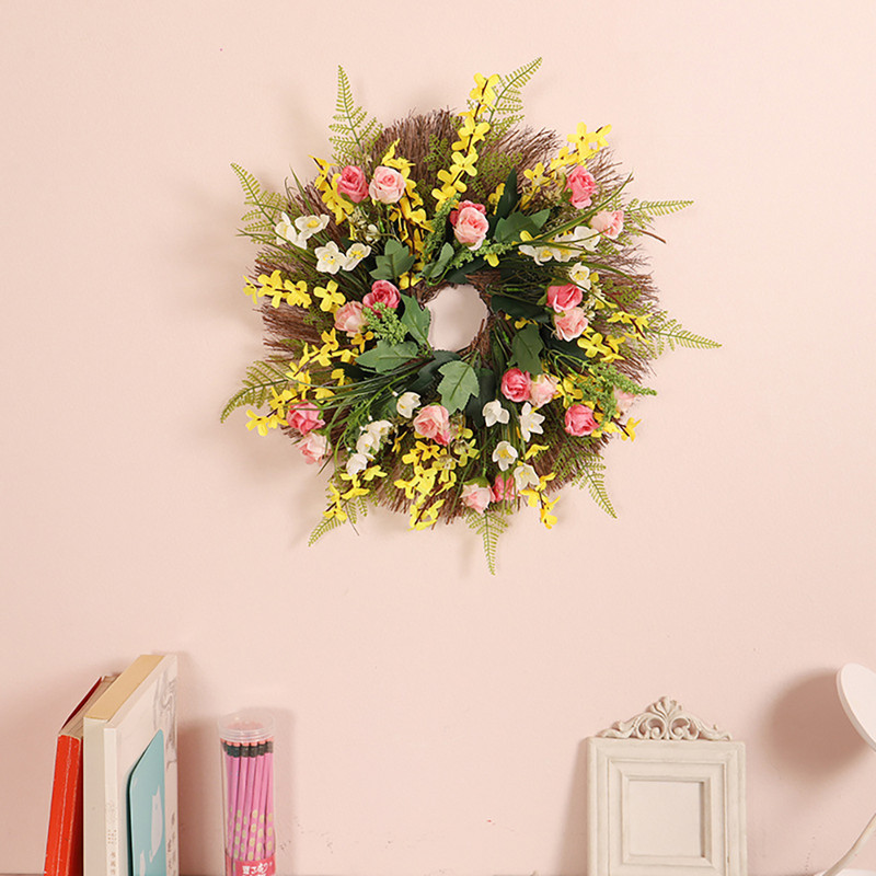 Kevadine esiukse pärg – värviline lillepärg roosi, talvejasmiini, karikakra ja sõnajalgadega pulmaseinakaunistuseks