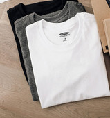 Ovaalse kaelusega meeste pluus