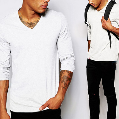 Ovaalse kaelusega meeste pluus