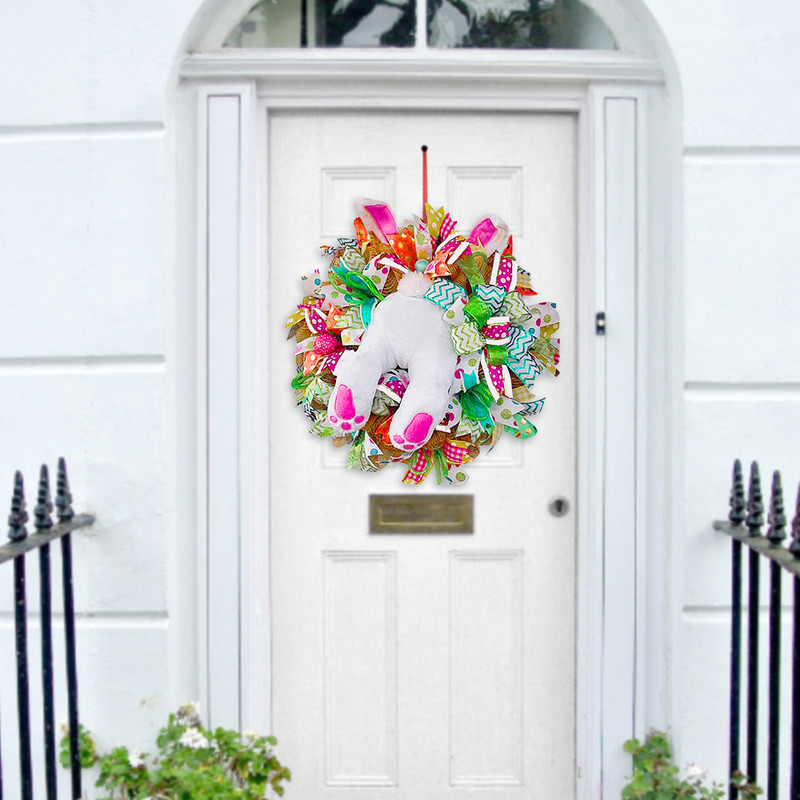 Άσπρο στεφάνι με λαγουδάκι και αυτιά. Πασχαλινή διακόσμηση. Λαγουδάκι με αυτιά