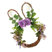 Lihavõttepärja kaunistus lilla roosi ja roheliste lehtedega rotangist pärg esiukse seina akna pühadekaunistuseks