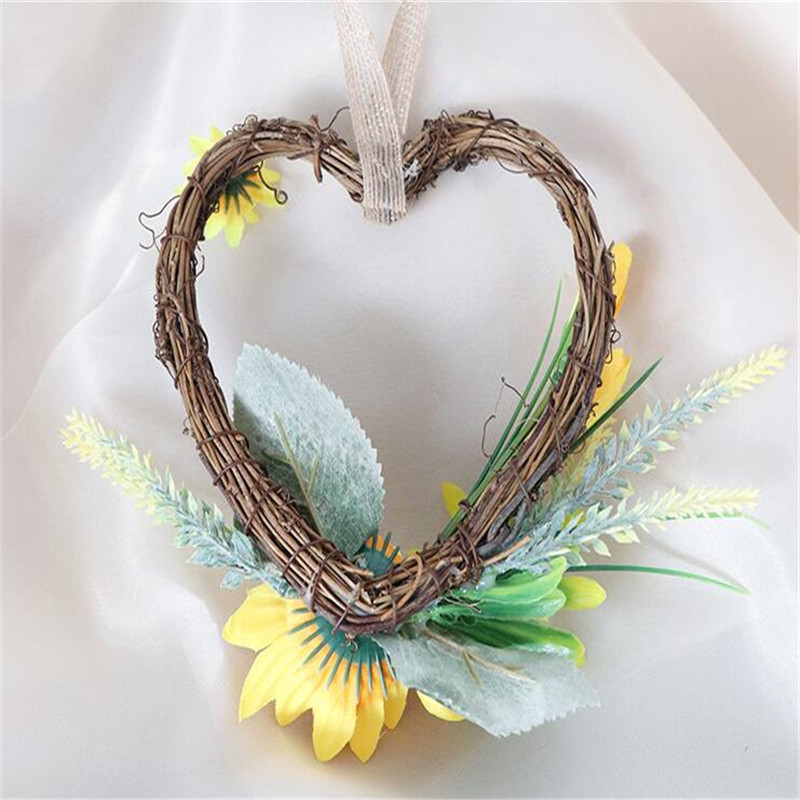 Decorarea casei, în formă de inimă, ghirlanda de amplasare a plantelor verzi, sufragerie, agățată pe perete de interior, decorațiuni pentru uși de nuntă.