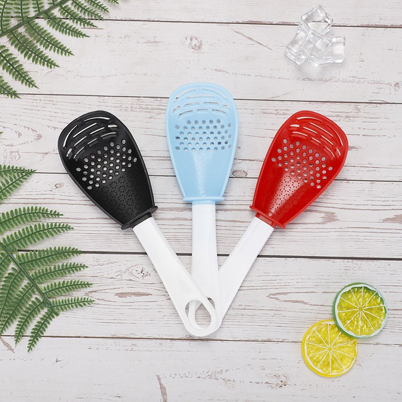 Koduköök Multifunktsionaalne keedulusikas keedulusikas silikoon Kuumakindel rippuv auk kartul küüslaugu survefilter