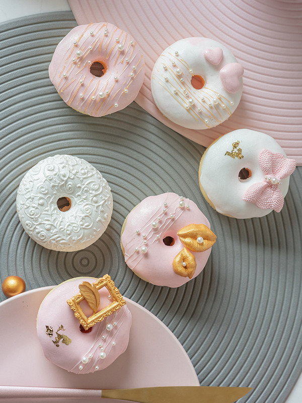 stil roz gogoși artificiale simulare de tort fals gogoși Decorarea ferestrei gustare falsă înghețată în vânt mâncare accesoriu fotografic