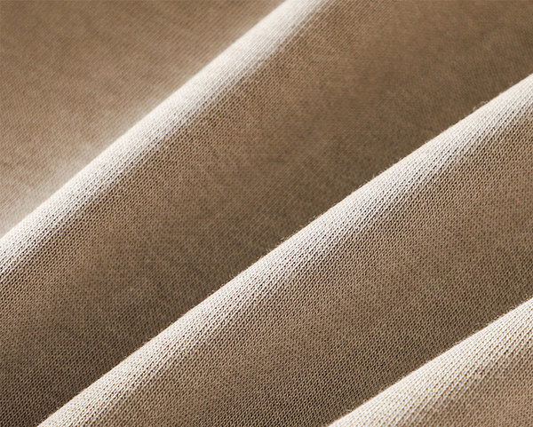 Bluză bărbătească model larg cu decolteu oval și mâneci lungi