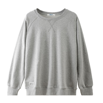 Bluză bărbătească cu decolteu oval și emblemă