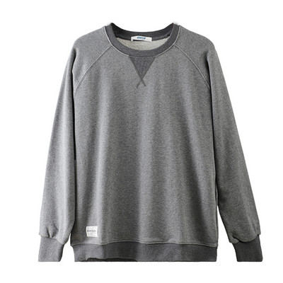 Bluză bărbătească cu decolteu oval și emblemă