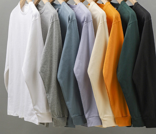 Bluză cu mânecă lungă, cu model curat, cu gât oval, pentru bărbați