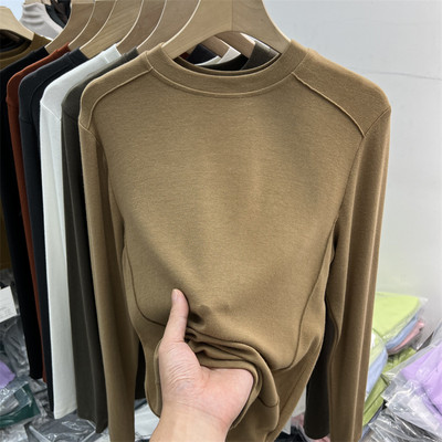 Bluză de damă model curat cu decolteu în formă de O