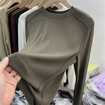 Bluză de damă model curat cu decolteu în formă de O