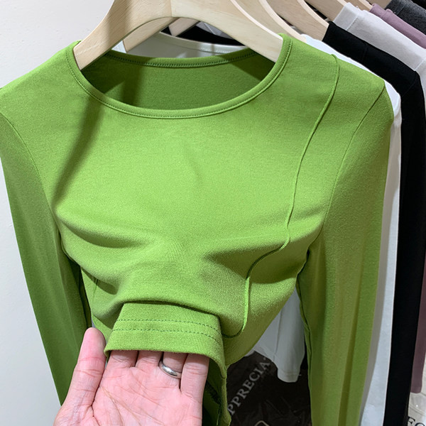 Ühevärviline naiste ovaalse dekoltee ja pikkade varrukatega pluus