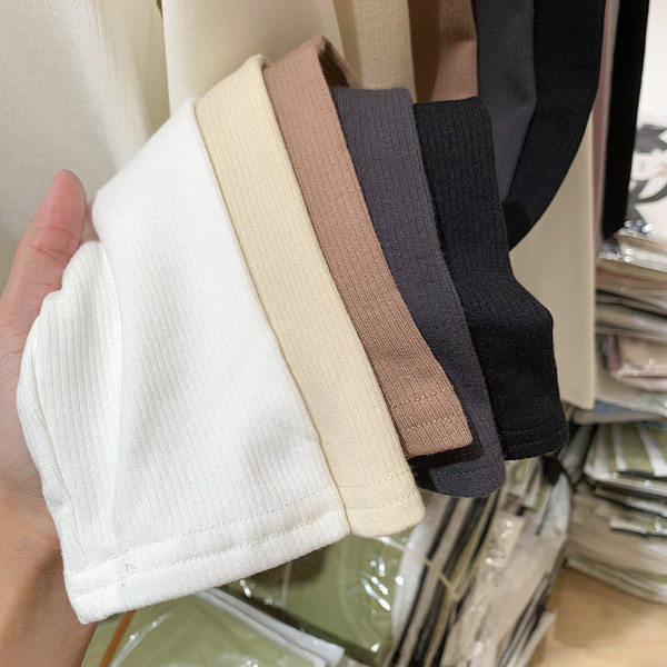 Γυναικεία μπλούζα με οβάλ λαιμόκοψη - λευκό και μπεζ χρώμα