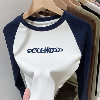 Uue mudeli naiste pluus ovaalse kaelusega ja kirjaga