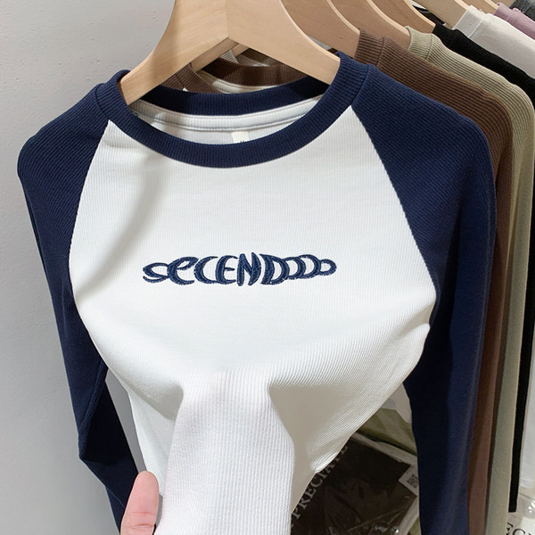 Uue mudeli naiste pluus ovaalse kaelusega ja kirjaga