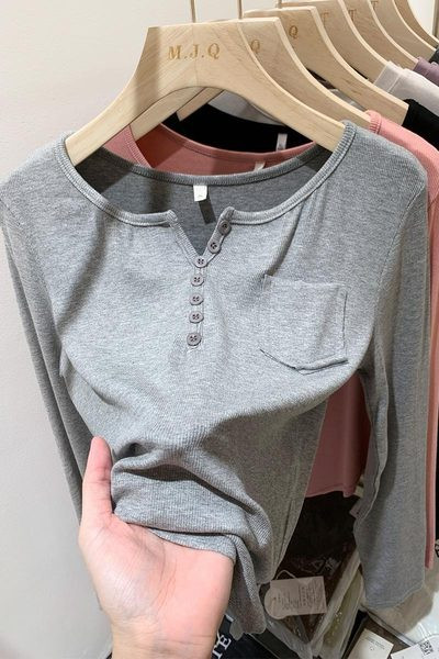 Tasku ja nööpidega vabaaja naiste pluus