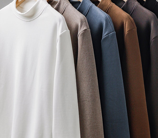 Bluză bărbătească din lână cu guler înalt