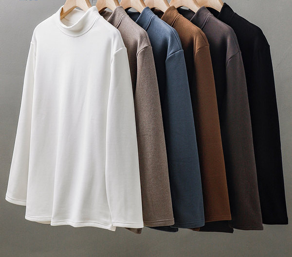 Bluză bărbătească din lână cu guler înalt