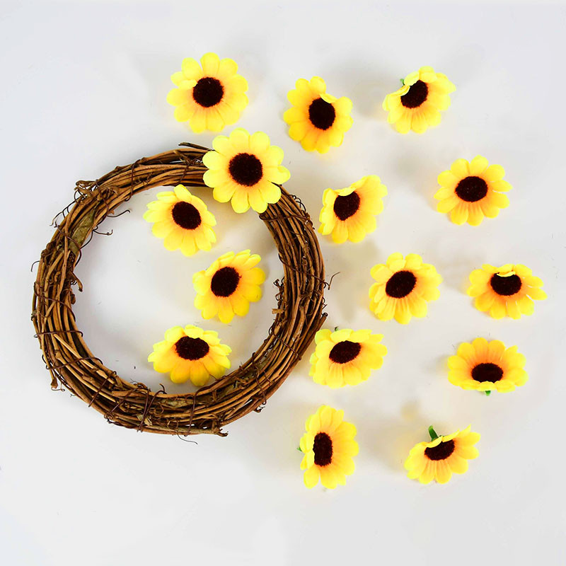 50/100 tk Mini Sunshine Päevalillepea Daisy Flower Abielutoa sisustus DIY lilleseade Pulmakunst