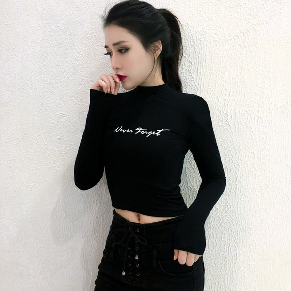 Bluza scurta dama model nou cu guler jos - culoare alb-negru