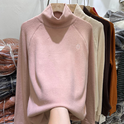 Bluză casual de damă cu guler polo înalt