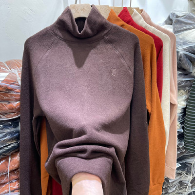 Bluză casual de damă cu guler polo înalt