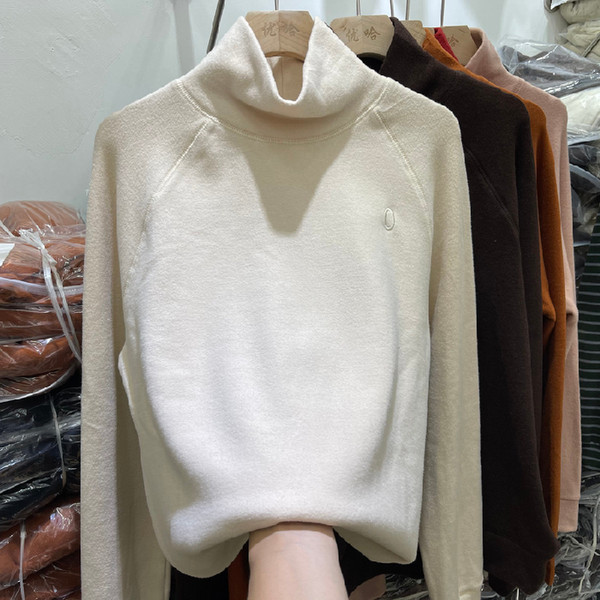 Bluză casual de damă cu guler polo înalt