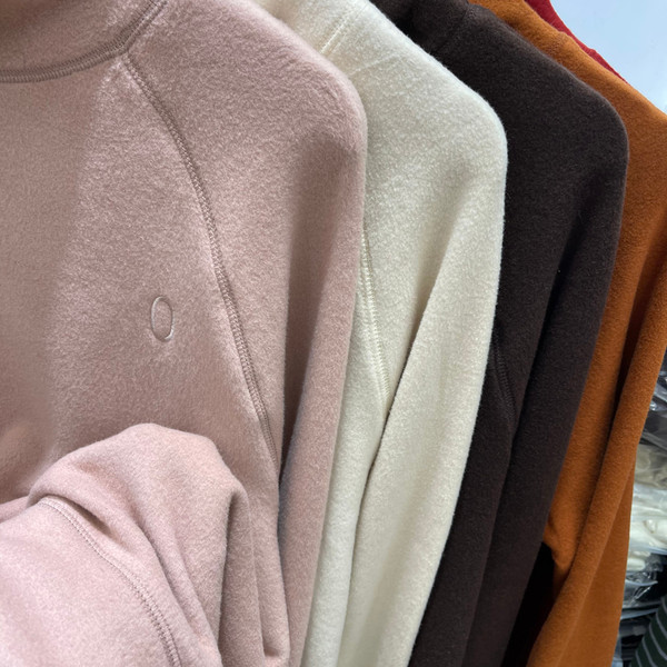 Bluză casual de damă cu guler polo înalt