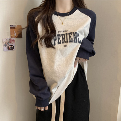 Sieviešu sporta blūze ar garām piedurknēm un uzrakstu