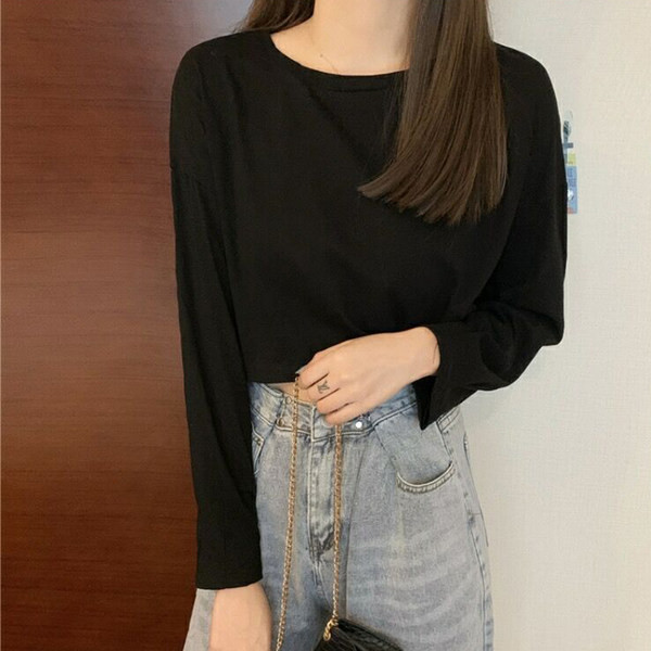 Bluză scurtă de damă de culoare uni cu mâneci lungi și decolteu oval