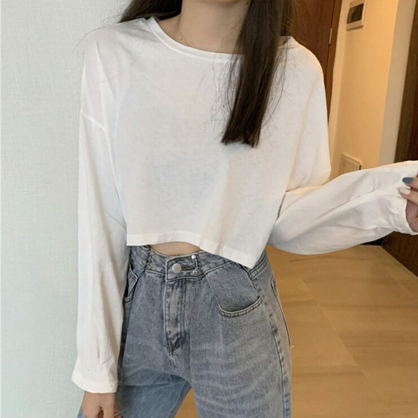 Bluză scurtă de damă de culoare uni cu mâneci lungi și decolteu oval