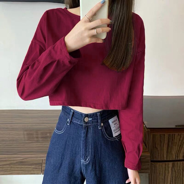 Bluză scurtă de damă de culoare uni cu mâneci lungi și decolteu oval