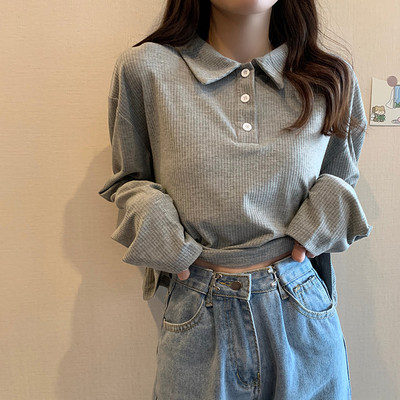 Ženska bluza slobodnog uzorka s dugim rukavima i gumbima