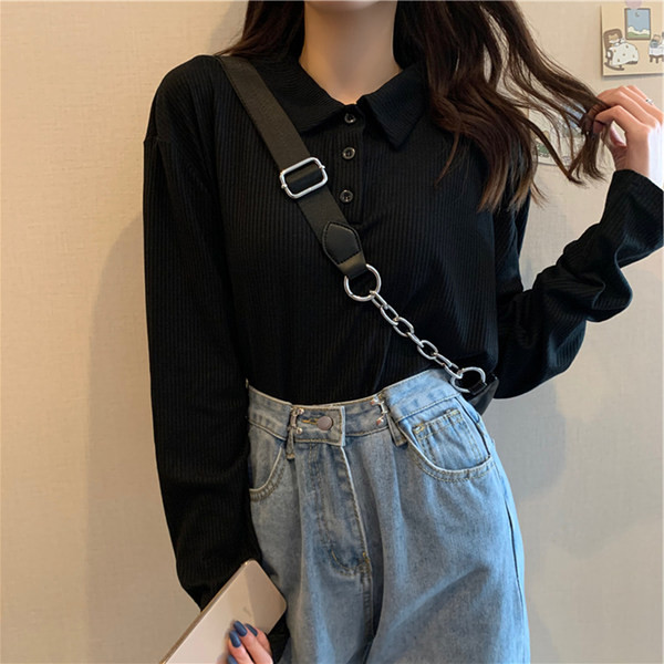 Ženska bluza slobodnog uzorka s dugim rukavima i gumbima