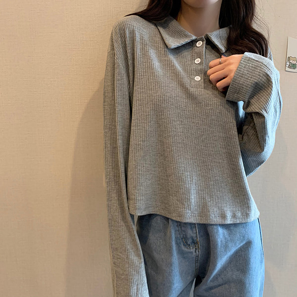 Ženska bluza slobodnog uzorka s dugim rukavima i gumbima