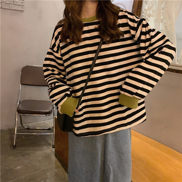 Bluză de damă în dungi cu mânecă lungă