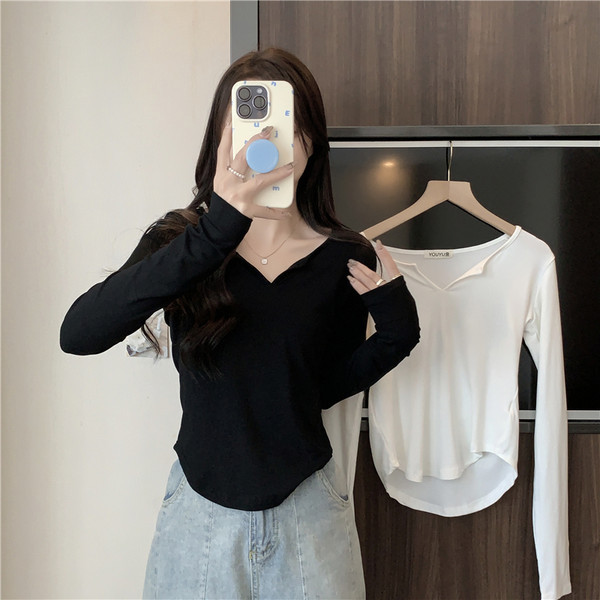 Bluză de damă cu decolteu în V și mâneci lungi