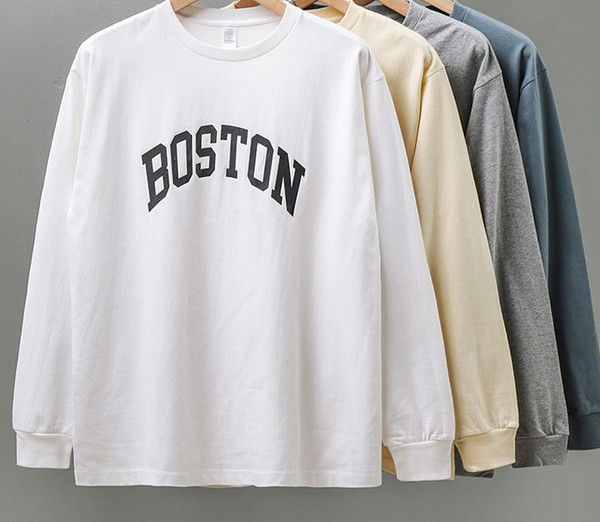 Meeste pikkade varrukatega sügispluus kirjaga