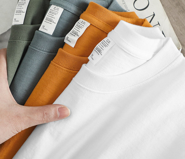 Lai meeste pluus erinevates värvides